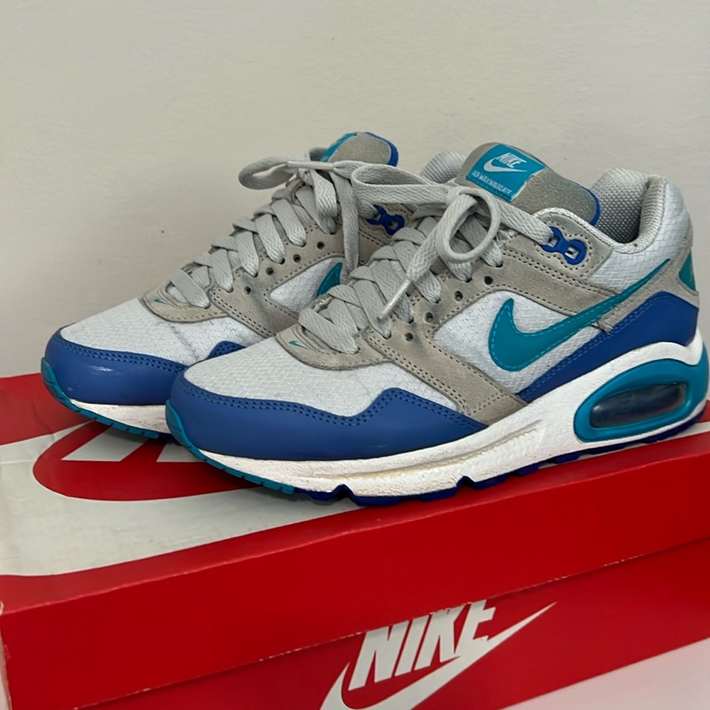 Women’s Nike Air Max Navigate, size 6